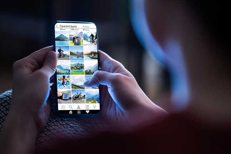online social website mobile phone 1016675 47