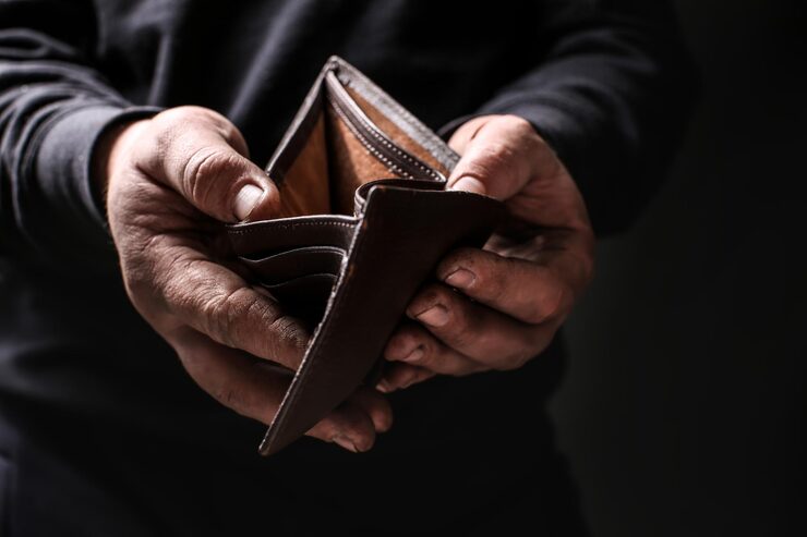 Why Some People Stay Poor Despite Working Hard – 7 Hidden Reasons