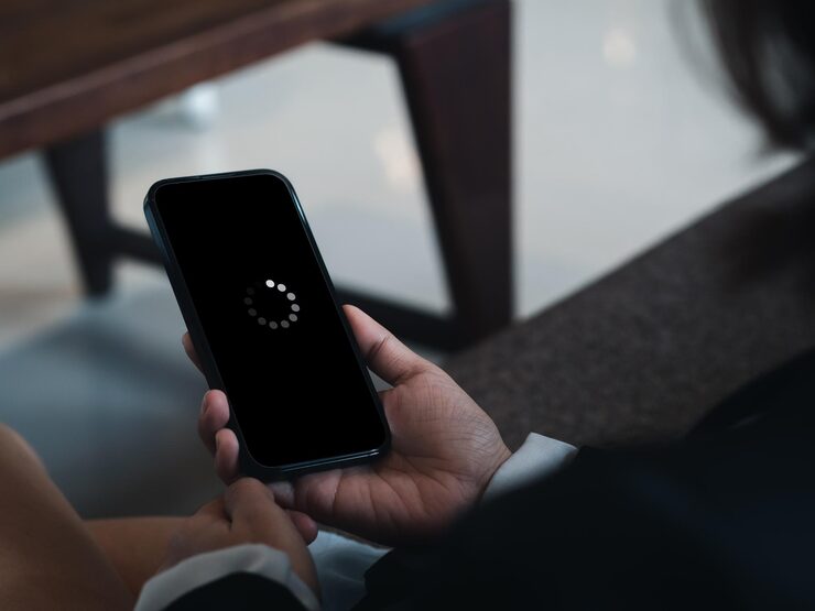 system error slow loading no connection wifi mobile smartphone screen businessperson s hand no signal internet connection cellphone system software update upgrade loading process 36367 7806