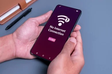 Android smartphone showing mobile data connection problem