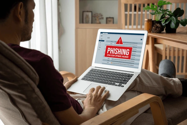 How to Spot Phishing Emails in 2026: 10 Powerful Signs